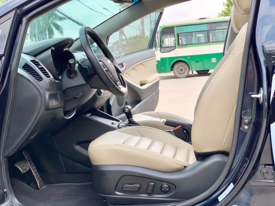 Cần bán xe Cerato 2017 số tự động, màu xanh