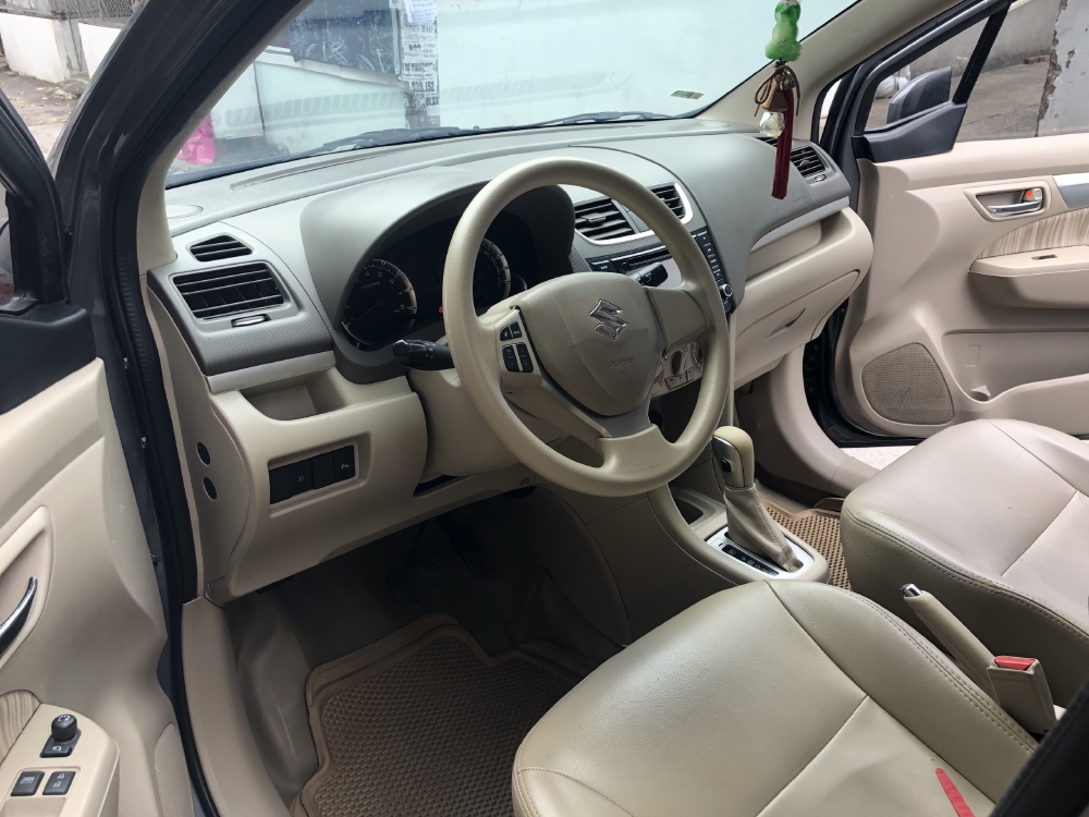 Cần bán xe Suzuki Ertiga 2017 số tự động màu xám chì