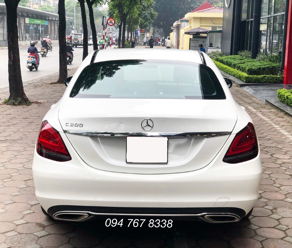 Cần bán gấp Mercedes C200 2019 màu Trắng chính chủ biển đẹp giá cực tốt