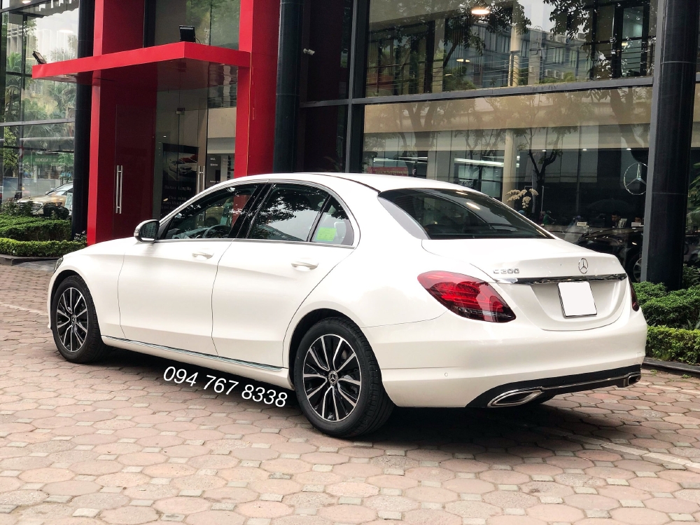 Cần bán gấp Mercedes C200 2019 màu Trắng chính chủ biển đẹp giá cực tốt