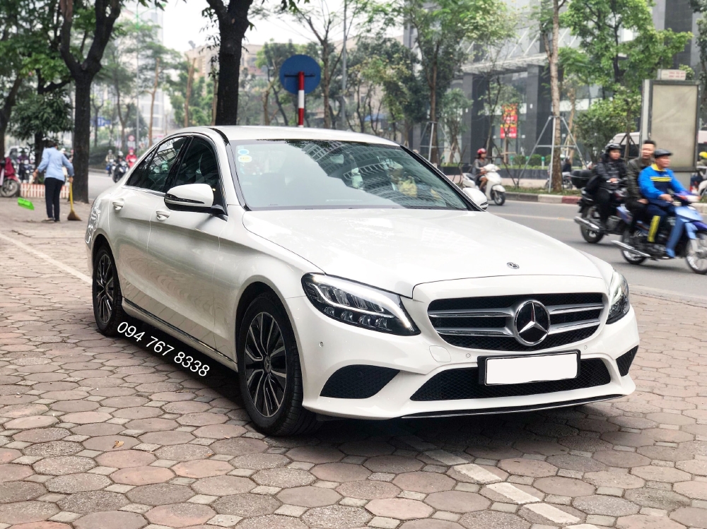 Cần bán gấp Mercedes C200 2019 màu Trắng chính chủ biển đẹp giá cực tốt