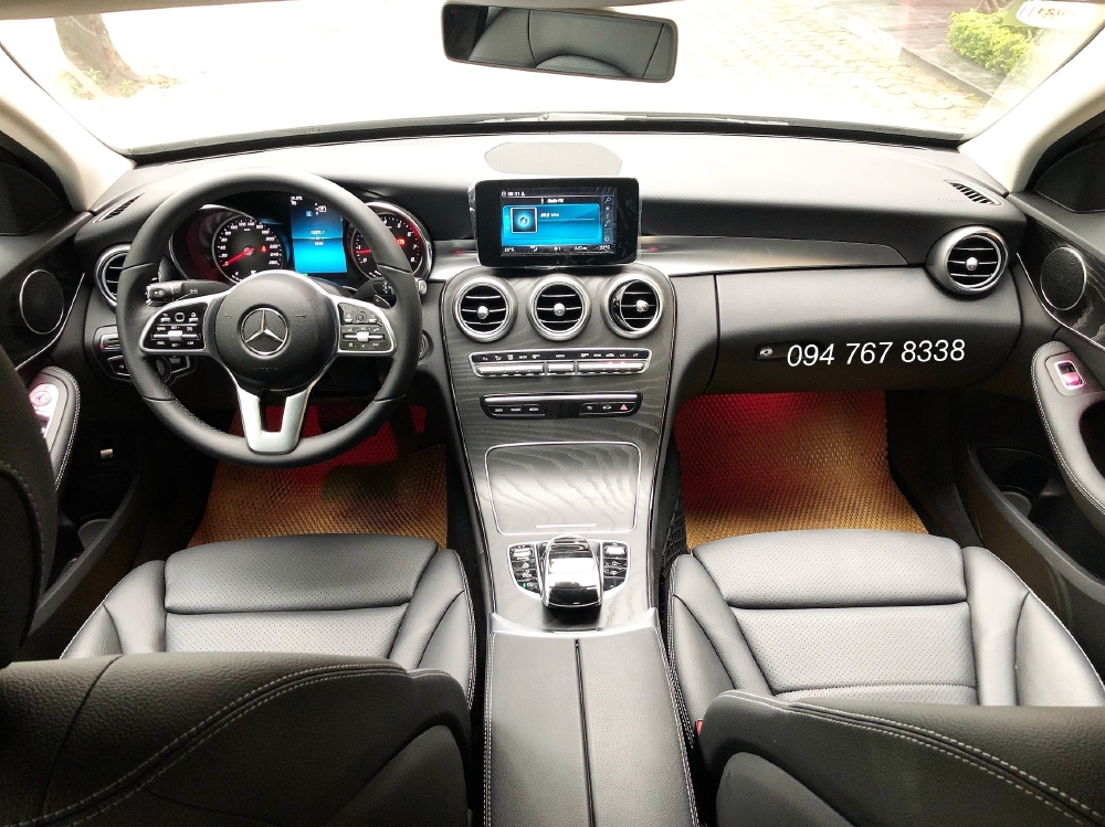 Cần bán gấp Mercedes C200 2019 màu Trắng chính chủ biển đẹp giá cực tốt