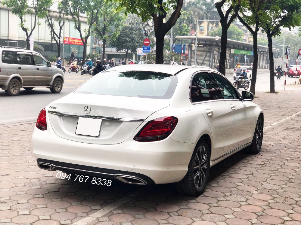 Cần bán gấp Mercedes C200 2019 màu Trắng chính chủ biển đẹp giá cực tốt