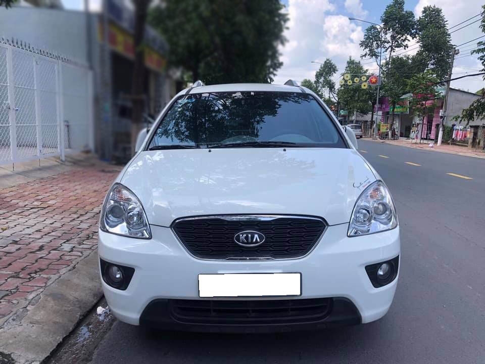 Gia đình cần bán Kia Carens 2017, số sàn, máy xăng, màu trắng