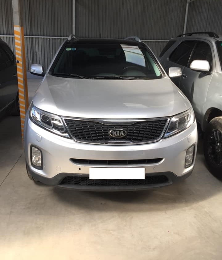 Cần bán xe Kia Sorento DATH 2015 máy dầu số tự động, màu bạc zin