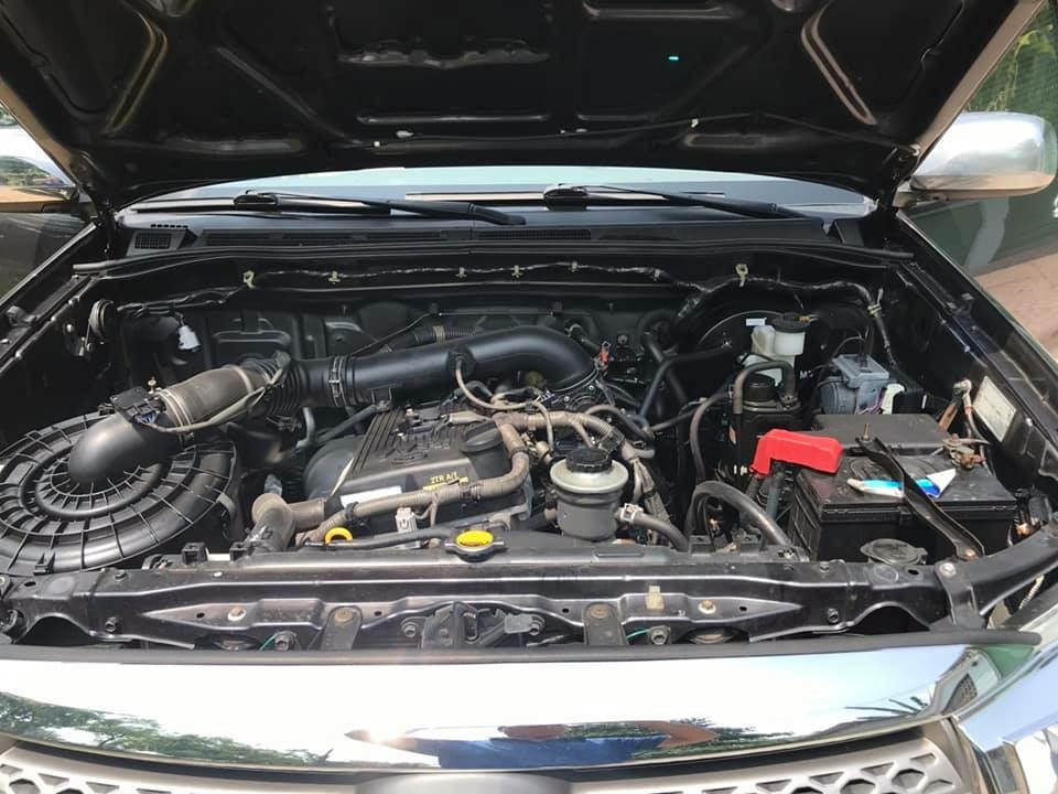 Gia đình cần bán Fortuner 2010 màu xám chì, máy xăng