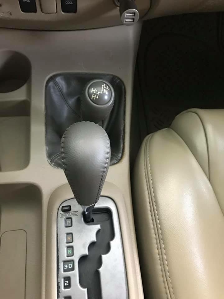 Gia đình cần bán Fortuner 2010 màu xám chì, máy xăng