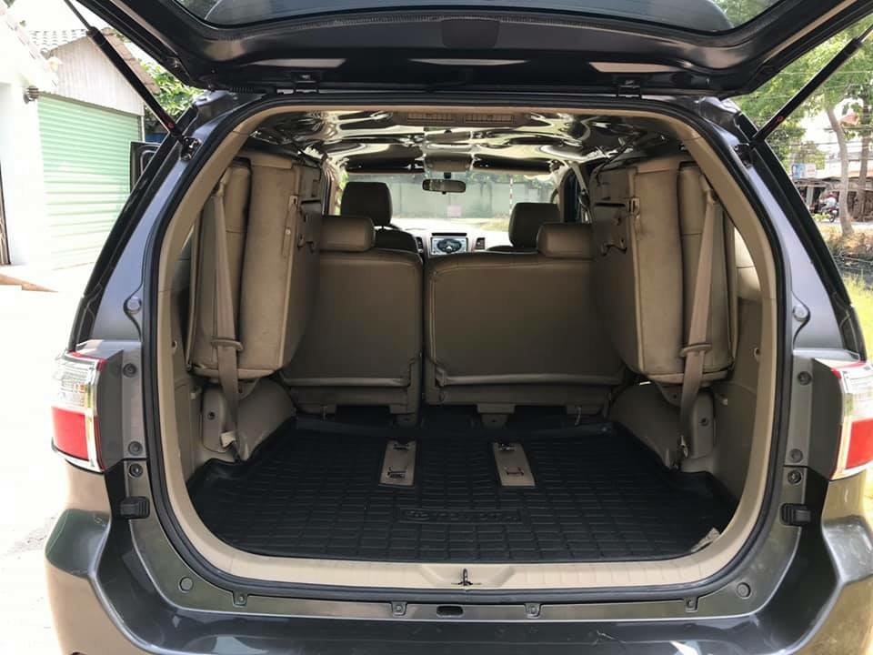 Gia đình cần bán Fortuner 2010 màu xám chì, máy xăng