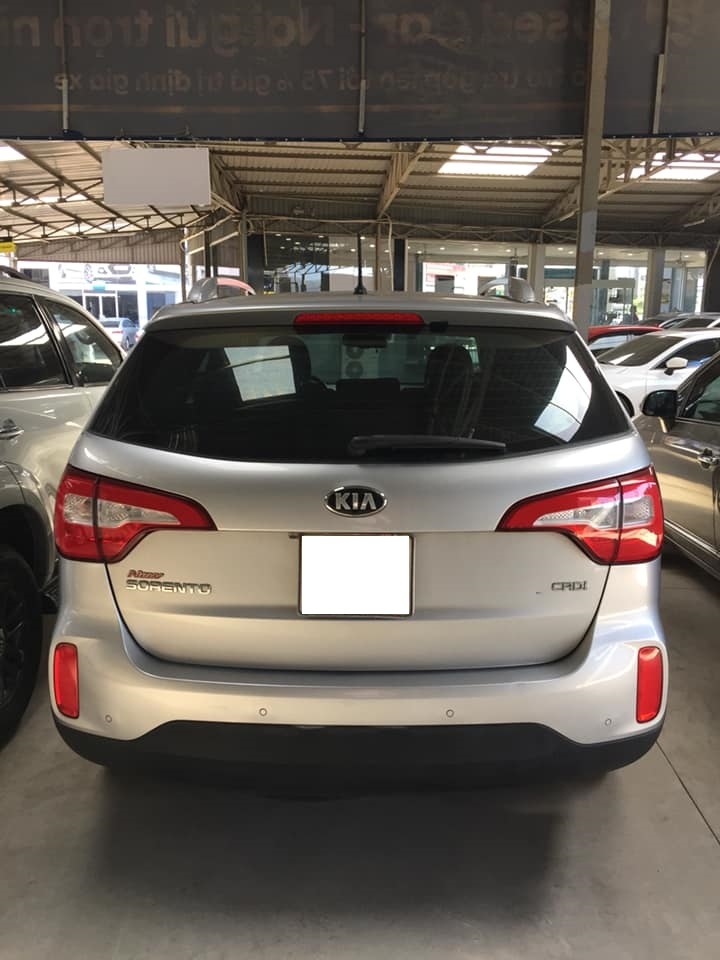Cần bán xe Kia Sorento DATH 2015 máy dầu số tự động, màu bạc zin
