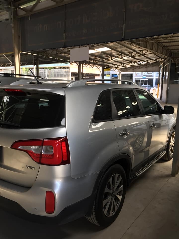 Cần bán xe Kia Sorento DATH 2015 máy dầu số tự động, màu bạc zin