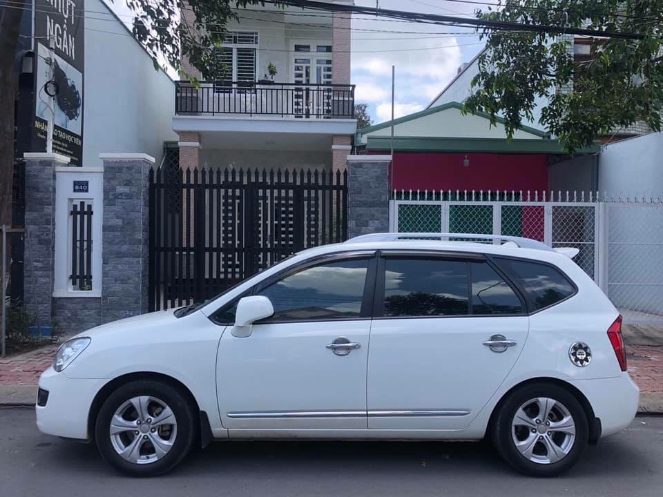 Gia đình cần bán Kia Carens 2017, số sàn, máy xăng, màu trắng