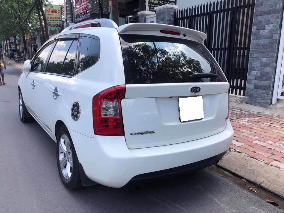 Gia đình cần bán Kia Carens 2017, số sàn, máy xăng, màu trắng