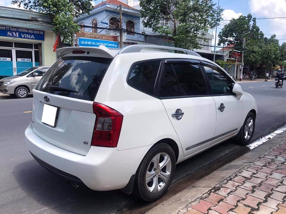 Gia đình cần bán Kia Carens 2017, số sàn, máy xăng, màu trắng