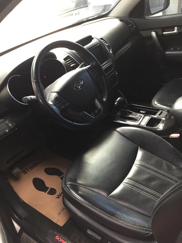 Cần bán xe Kia Sorento DATH 2015 máy dầu số tự động, màu bạc zin