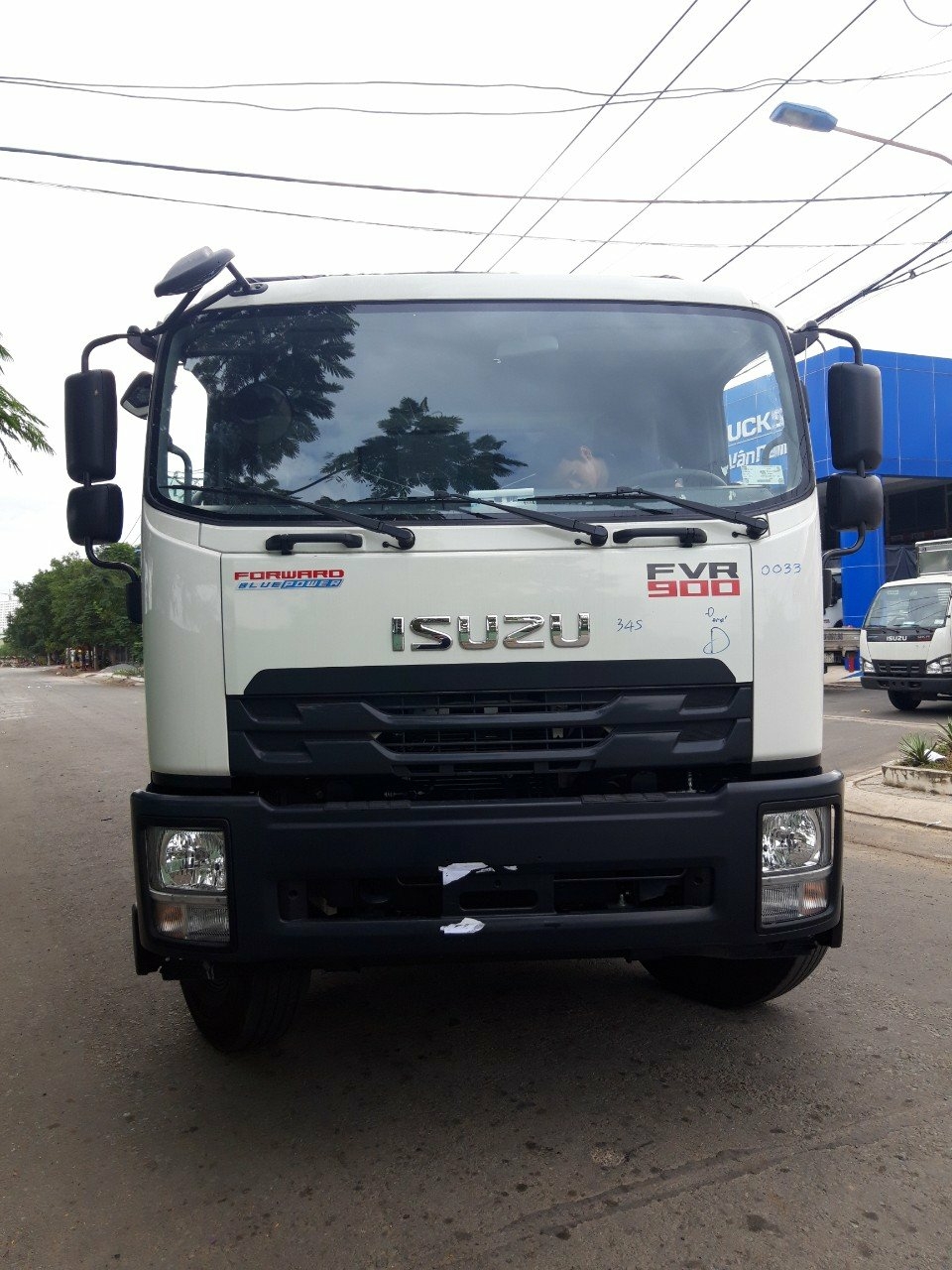 Xe tải ISUZU tải 8 tấn thùng mui bạt bửng nhôm dài 8.1m - Trả Góp