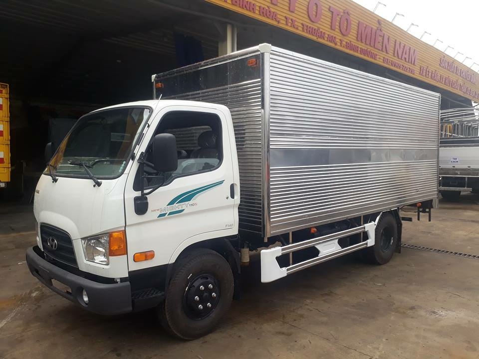 Xe tải HYUNDAI 110s tải trọng 7 tấn thùng kín dài 5m - Trả Góp
