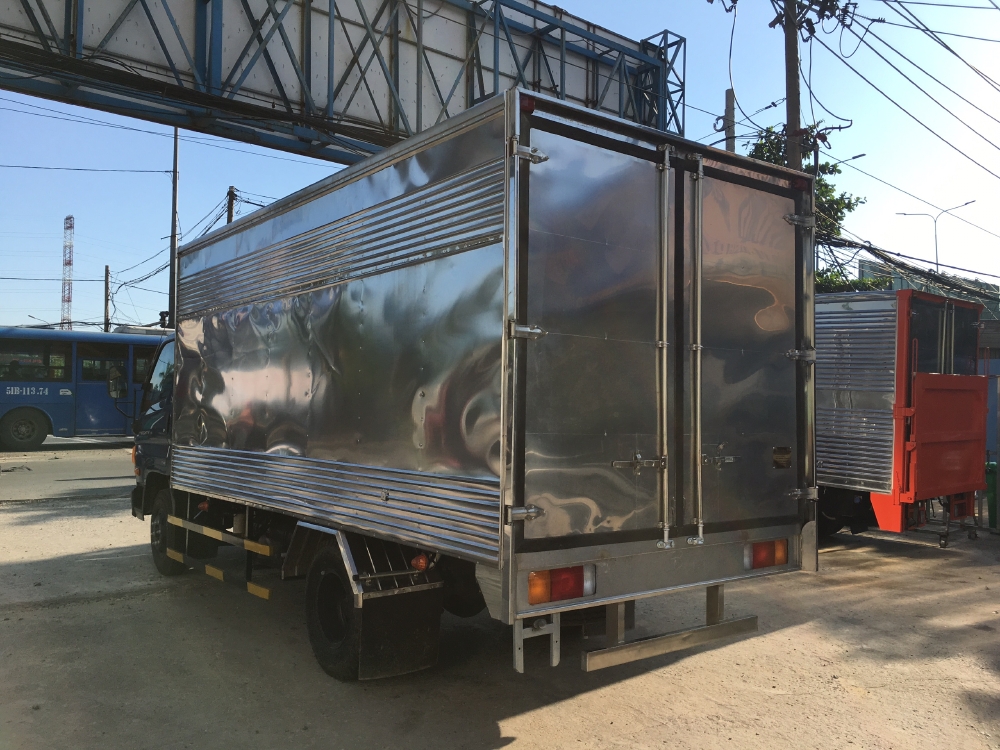 xe tải thùng kín Hyundai tải 3.5 tấn thùng dài 4.4m -Trả Góp