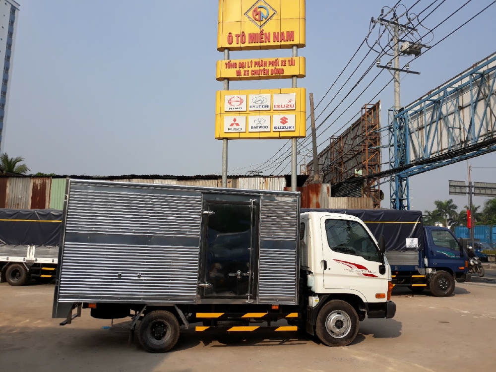 Xe tải thùng kín HYUNDAI N250 tải 2.5 tấn - Trả Góp