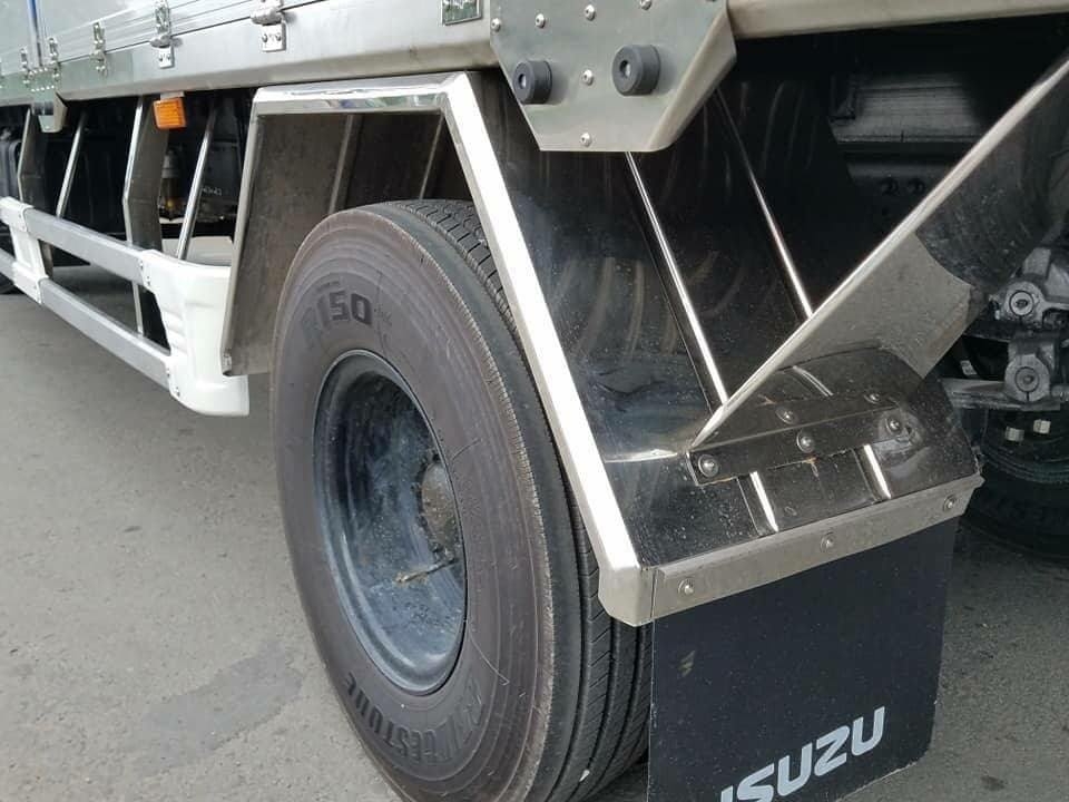 Xe tải ISUZU tải 8 tấn thùng mui bạt bửng nhôm dài 8.1m - Trả Góp