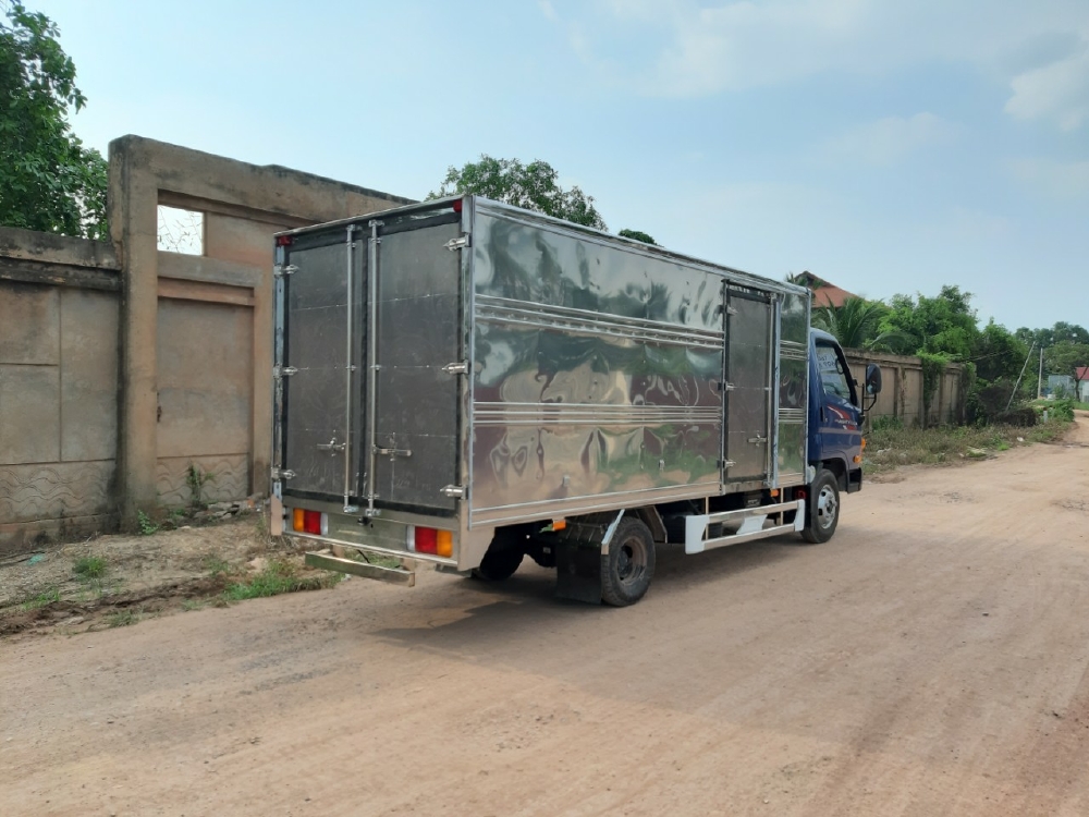 Xe tải HYUNDAI N250SL tải 2.5 tấn thùng kín dài 4.3m - Trả Góp