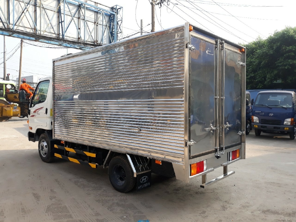 Xe tải thùng kín HYUNDAI N250 tải 2.5 tấn - Trả Góp