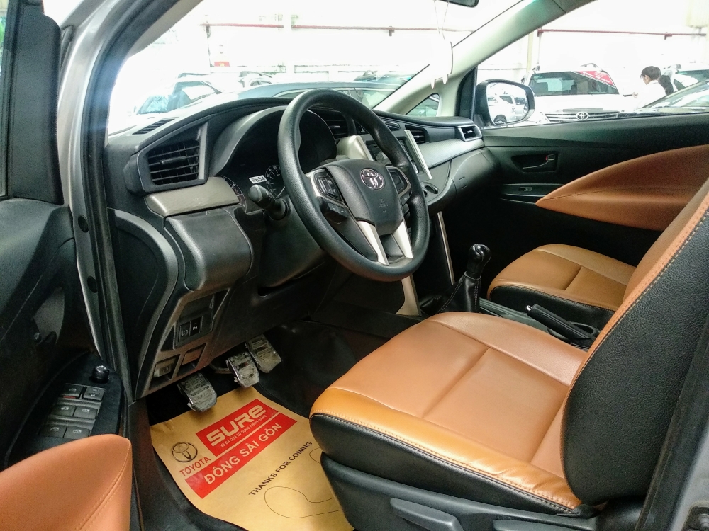 Toyota Innova 2.0 cuối năm 2016 giá tốt cho anh em, liên hệ ngay nhé.