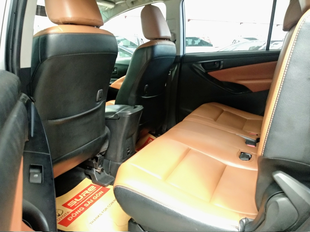 Toyota Innova 2.0 cuối năm 2016 giá tốt cho anh em, liên hệ ngay nhé.