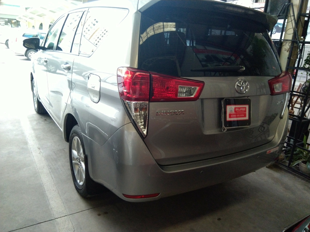 Toyota Innova 2.0 cuối năm 2016 giá tốt cho anh em, liên hệ ngay nhé.