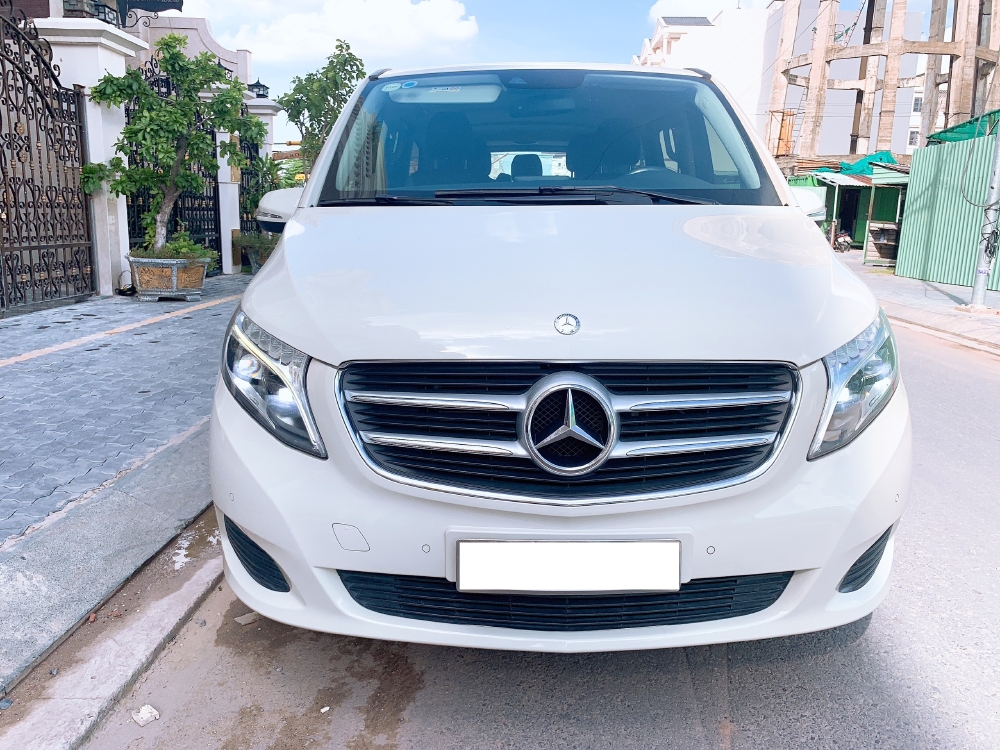 Cần ra đi em Mercedes V220d, đời 2016, màu Trắng xe như mới!