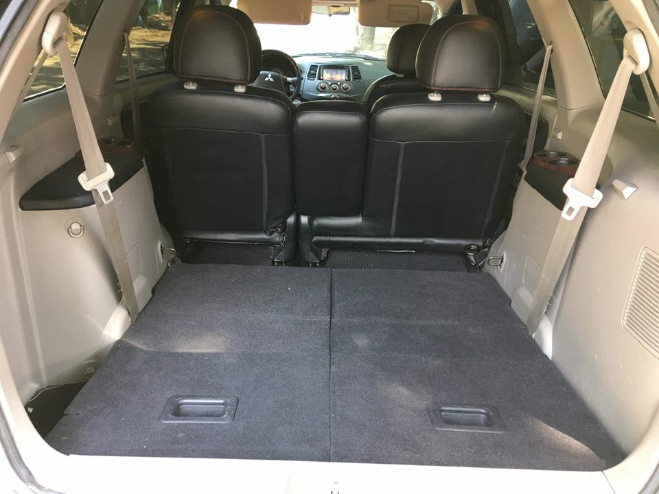 Cần bán xe Mitsubishi Grandis 2007 số tự động màu xám