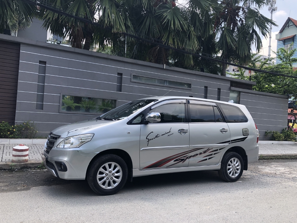 Gia đình dư dùng cần bán Toyota Innova 2.0E, đời 2015, màu Bạc!