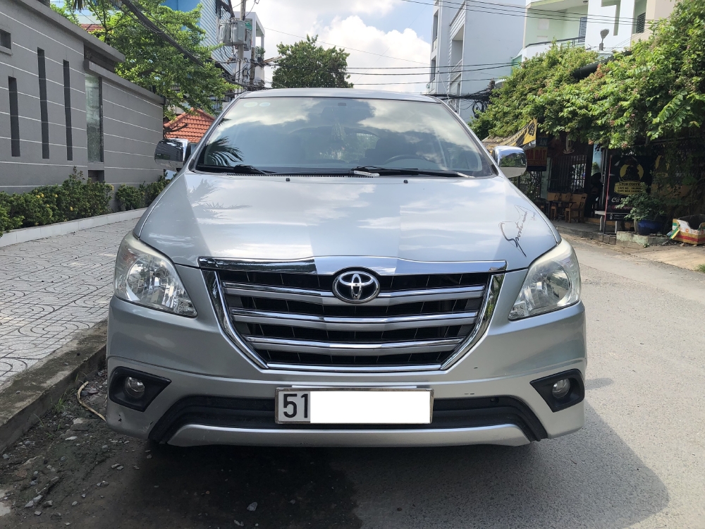 Gia đình dư dùng cần bán Toyota Innova 2.0E, đời 2015, màu Bạc!