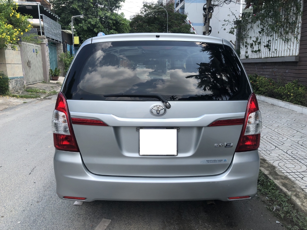 Gia đình dư dùng cần bán Toyota Innova 2.0E, đời 2015, màu Bạc!