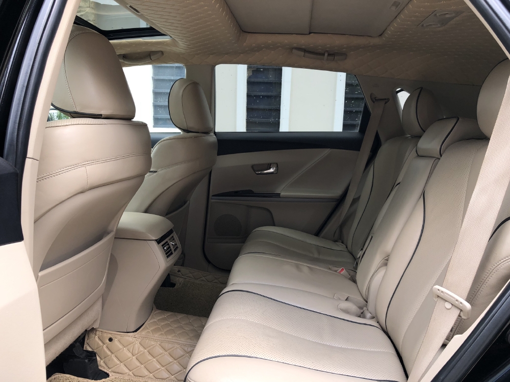 Cần Bán xe Toyota Venza 2.7, Mode 2010, màu Đen, nhập Mỹ!!