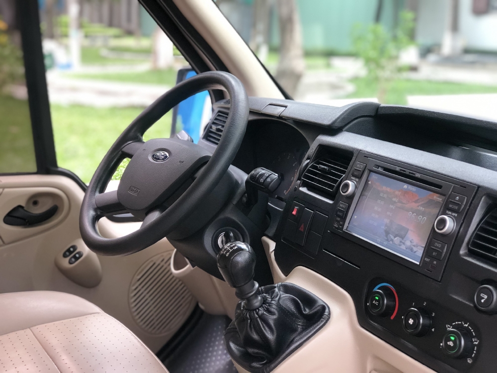 Ford Transit Bản cao cấp LUXURY mode 2017 Rất Mới!