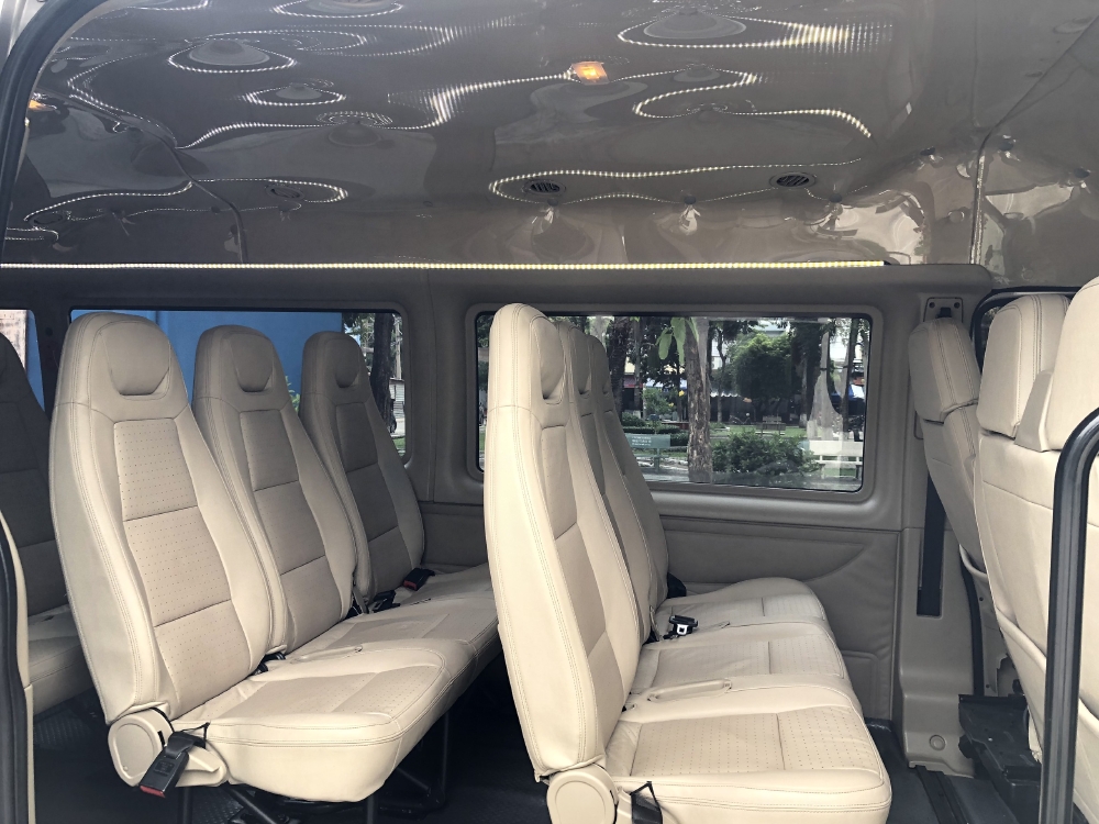 Ford Transit Bản cao cấp LUXURY mode 2017 Rất Mới!