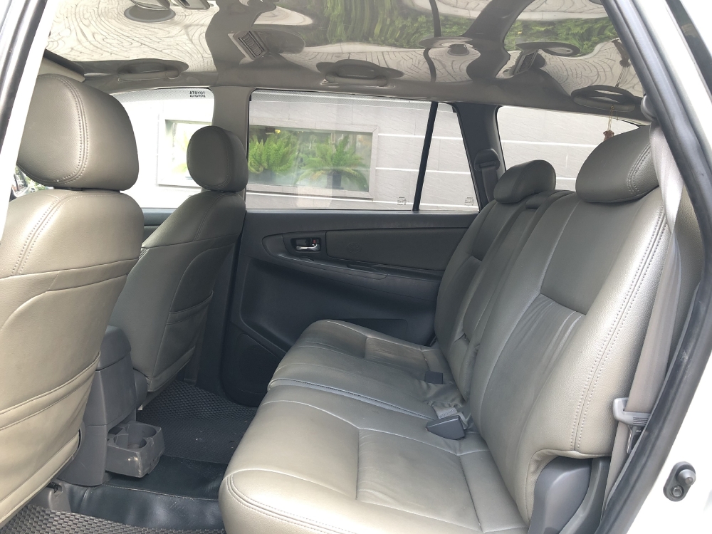 Gia đình dư dùng cần bán Toyota Innova 2.0E, đời 2015, màu Bạc!