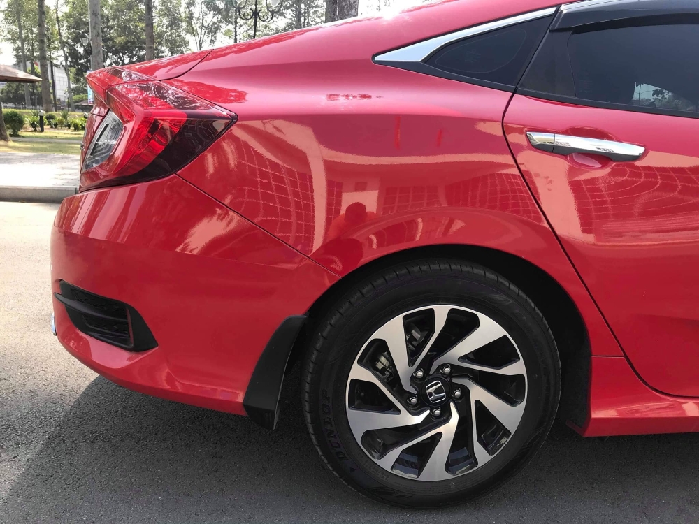 Cần bán xe Honda Civic 1.8E 2018 số tự động màu đỏ nhập khẩu