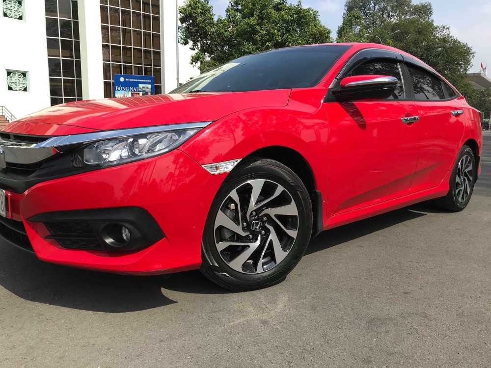 Cần bán xe Honda Civic 1.8E 2018 số tự động màu đỏ nhập khẩu