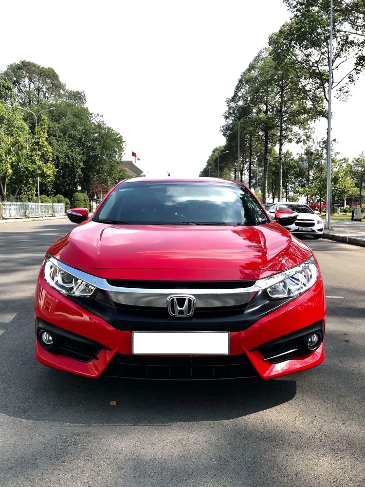 Cần bán xe Honda Civic 1.8E 2018 số tự động màu đỏ nhập khẩu