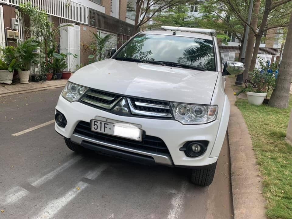 Đổi xe mới cần bán Pajero 2015, số tự động, máy V6, màu trắng