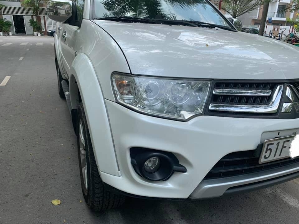 Đổi xe mới cần bán Pajero 2015, số tự động, máy V6, màu trắng