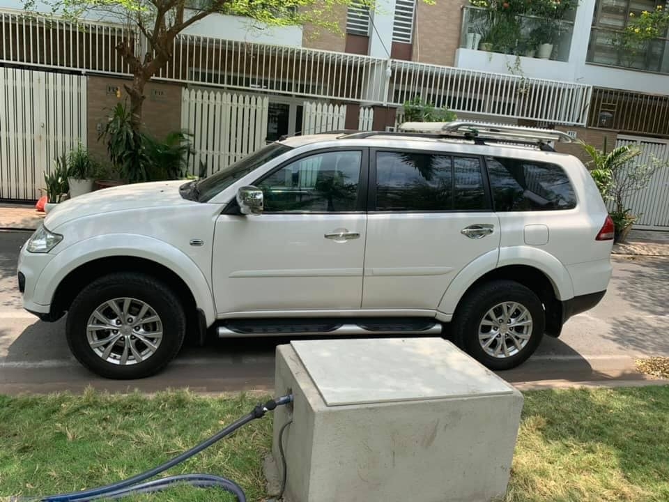 Đổi xe mới cần bán Pajero 2015, số tự động, máy V6, màu trắng