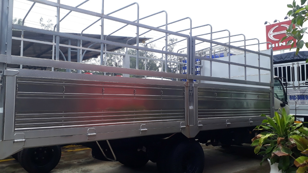 Xe Tải Hino 5 Tấn Thùng Mui Bạt Nhập Khẩu Indonesia Giá Rẻ Nhất Thị Trường.