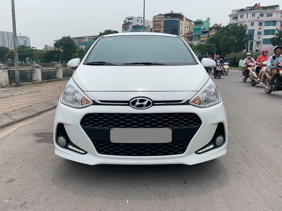Bán Hyundai I10 số sàn 2019 bảng 1.2 màu trắng full option.