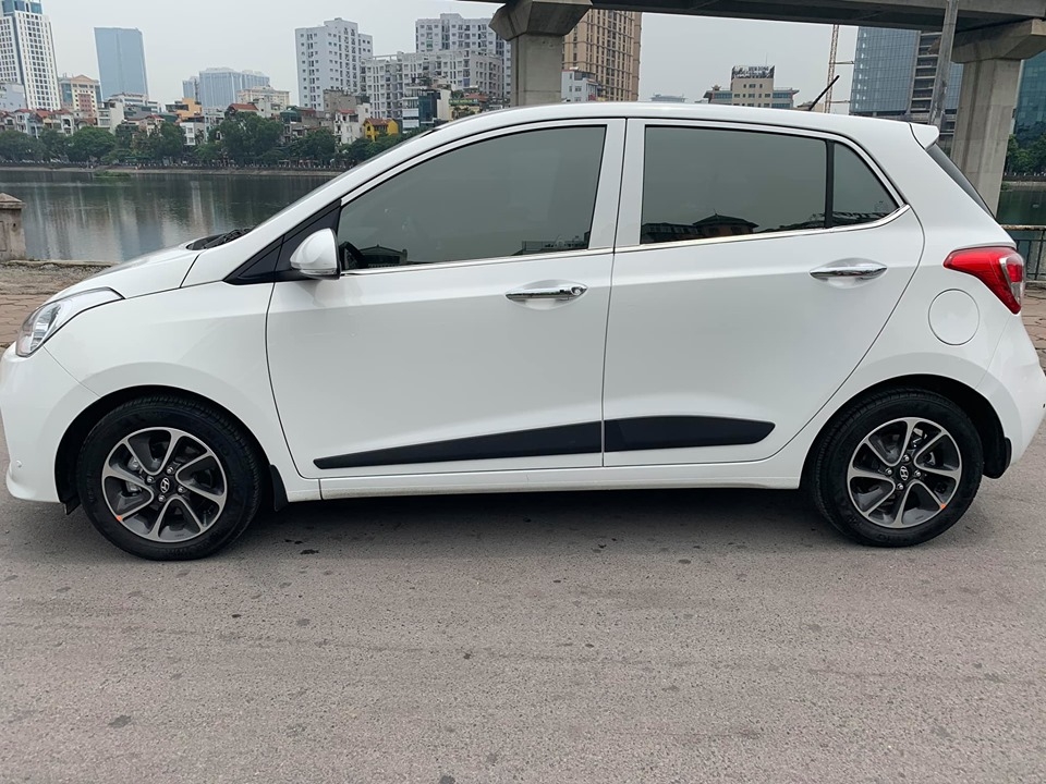Bán Hyundai I10 số sàn 2019 bảng 1.2 màu trắng full option.