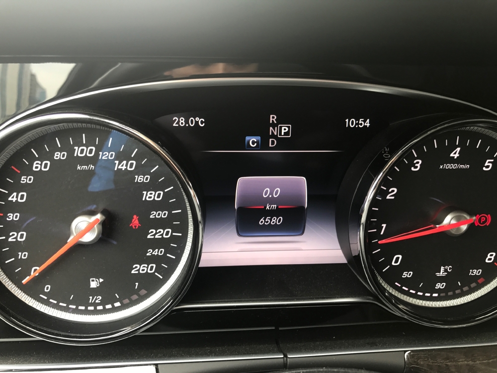 E250 2016 trắng