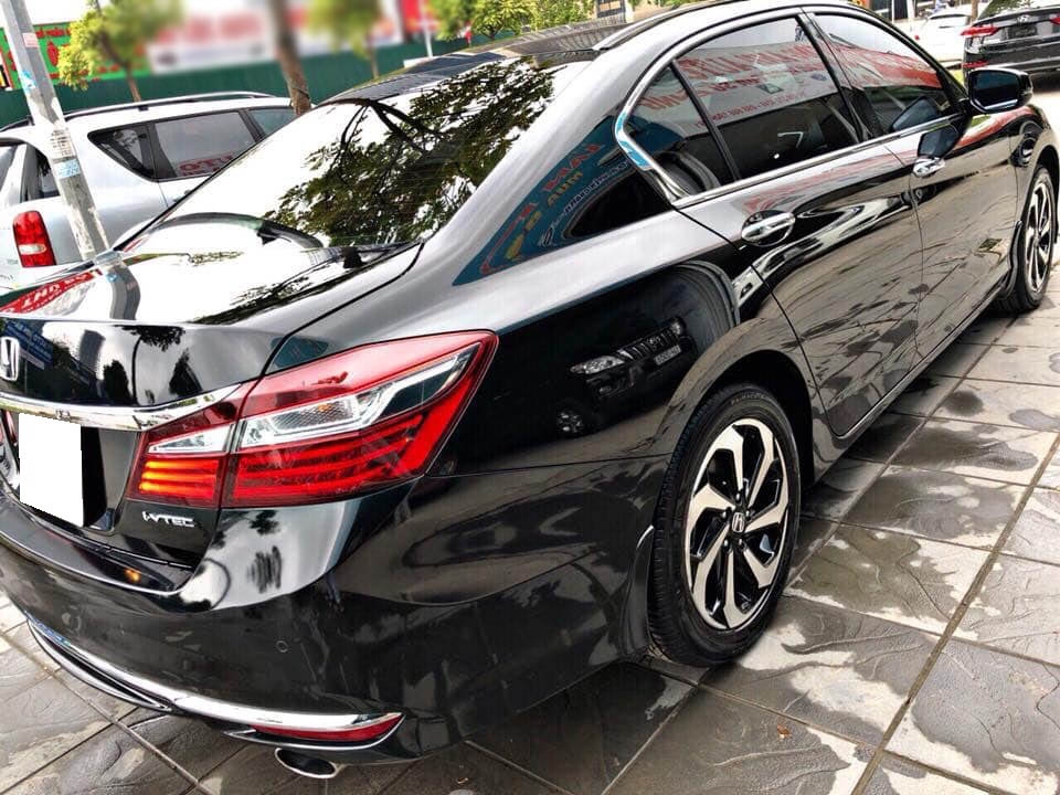 Gia đình cần bán Accord 2019, số tự động, bản 2.4 nhập thái, màu đen