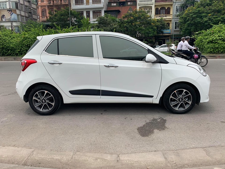 Bán Hyundai I10 số sàn 2019 bảng 1.2 màu trắng full option.