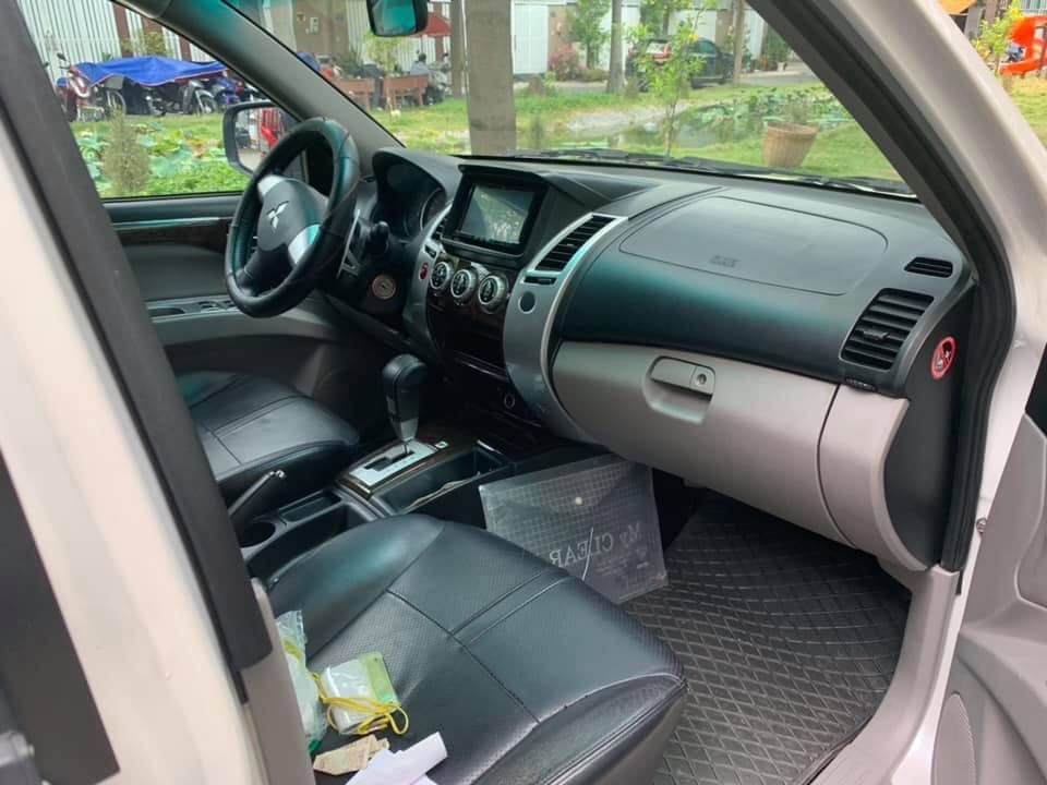 Đổi xe mới cần bán Pajero 2015, số tự động, máy V6, màu trắng